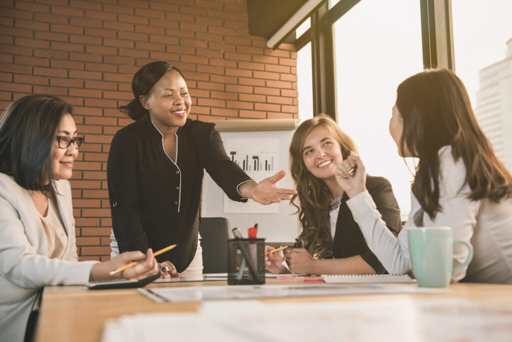 Estudo comprova que mulheres impactam positivamente no desempenho da agenda ESG, entenda