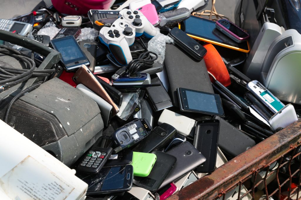 Ação ESG busca transformar lixo eletrônico em renda para catadores de materiais